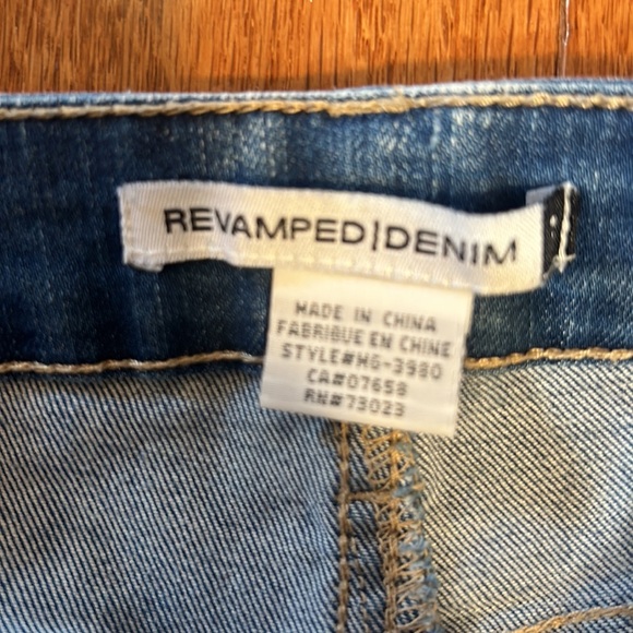 REVAMPED DENIM DISTRESSED ROW HEM CROPPED HIGH RISE JEANS IN SIZE 7 - Picture 3 of 6